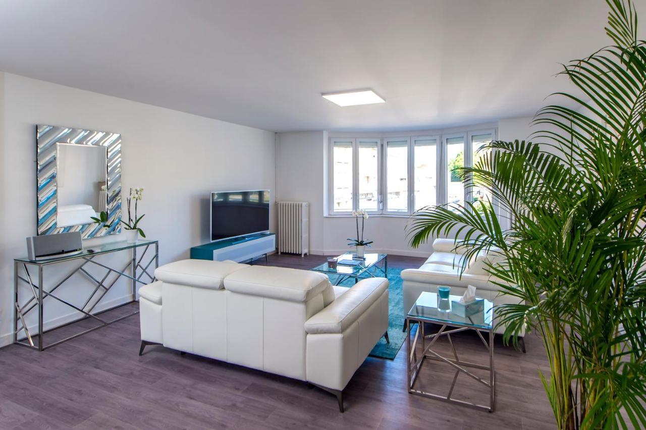 Suites Mana: Chic Downtown Rethel with Private Fitness Exterior photo