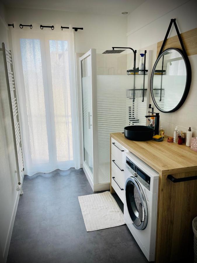 Suites Mana: Chic Downtown Rethel with Private Fitness Exterior photo