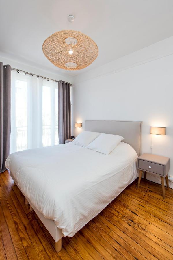 Suites Mana: Chic Downtown Rethel with Private Fitness Exterior photo