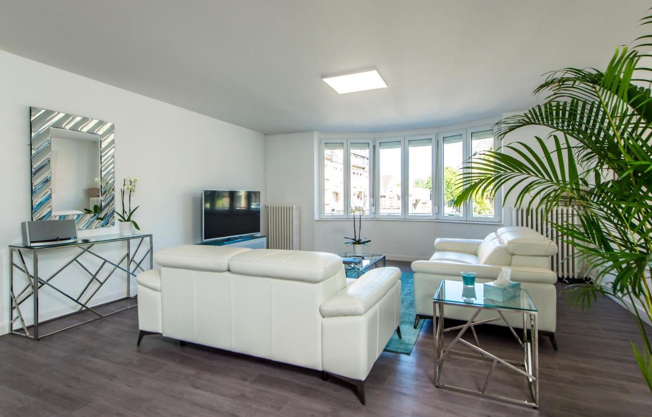 Suites Mana: Chic Downtown Rethel with Private Fitness Exterior photo