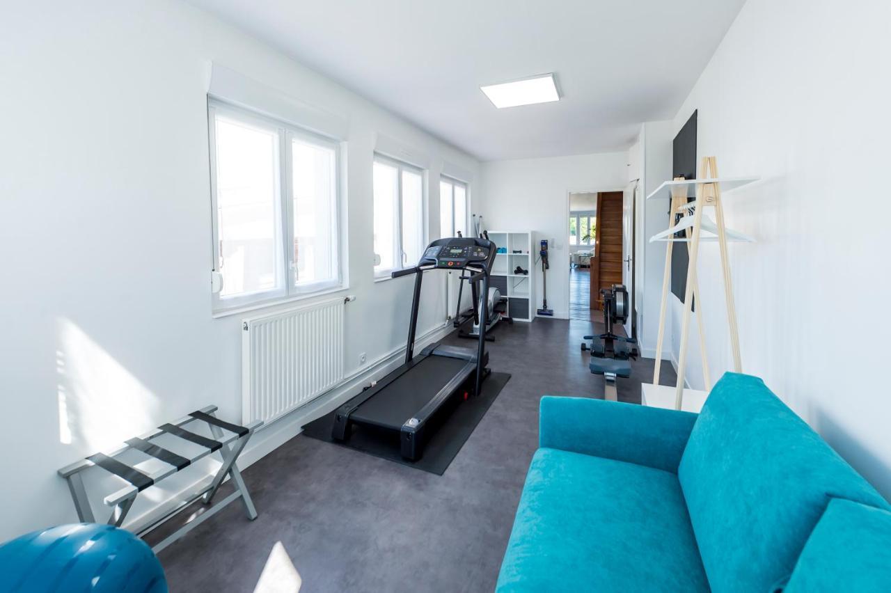 Suites Mana: Chic Downtown Rethel with Private Fitness Exterior photo